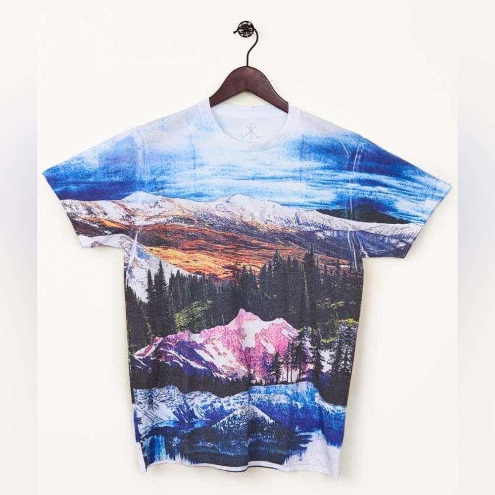Earthbound Trading Mountain Range T-Shirt, White/Blue, Small and Large, NWT